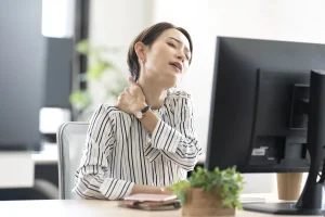 肩こり解消に効く足つぼマッサージ。反射区を押して健康をサポート！