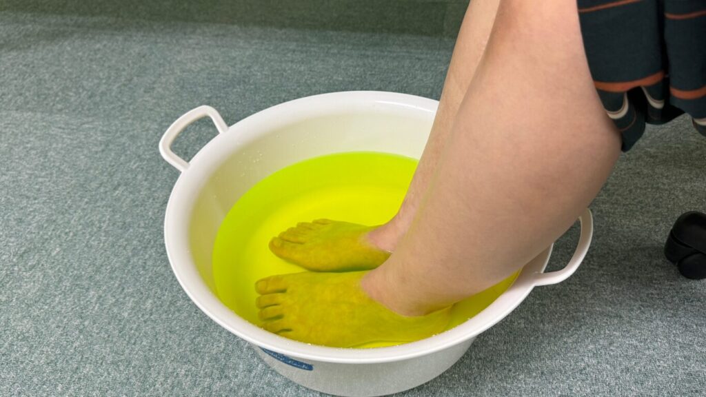 健楽足つぼの足湯